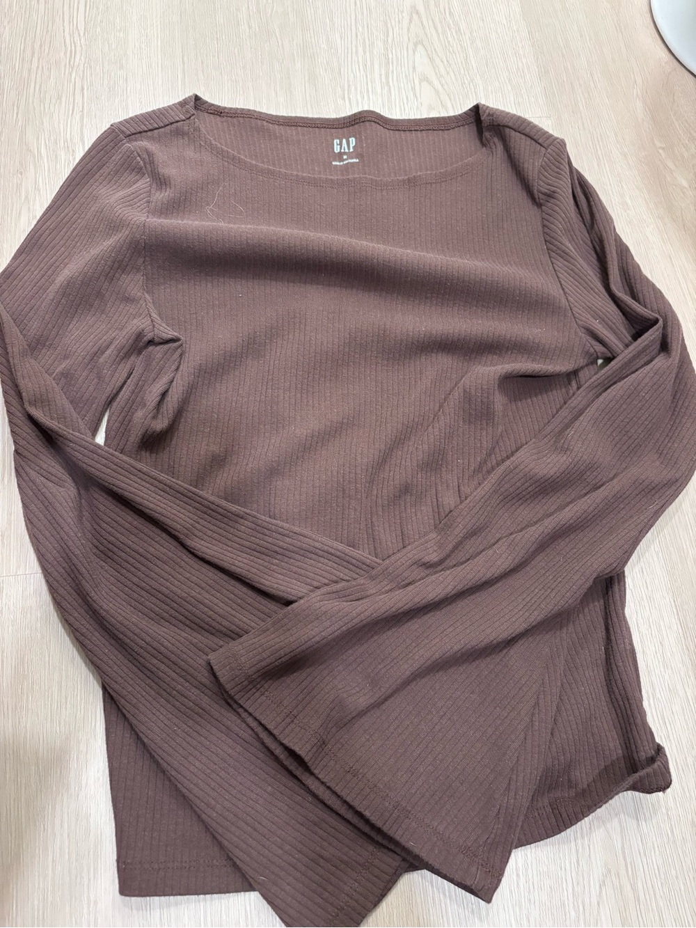 GAP Women's Long-Sleeve Ribbed Top in Chocolate Brown